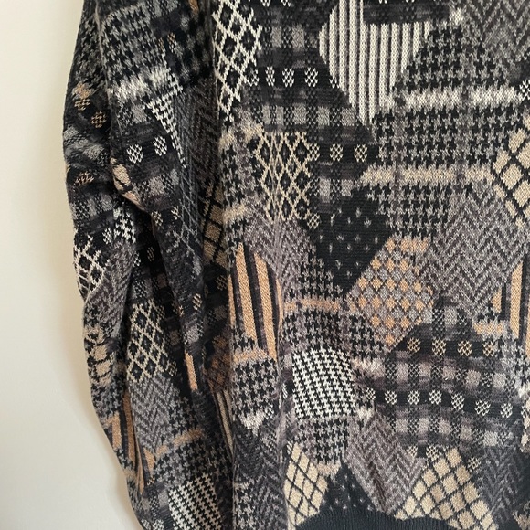 TSR USA Patterned Knit Sweater. Size L. - Picture 4 of 4